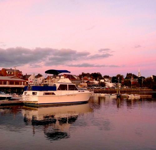 Maine Bed & Boat, Mazu