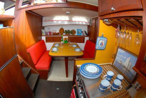 Maine Bed & Boat, Mazu