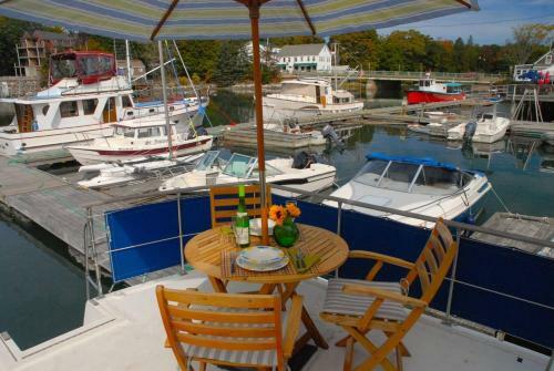 Maine Bed & Boat, Mazu