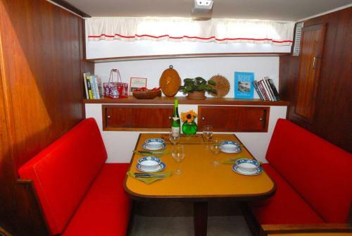 Maine Bed & Boat, Mazu