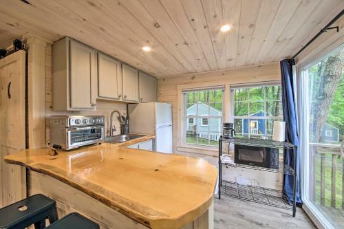 Apartamento Idyllic Edgecomb Forest Studio With Balcony!
