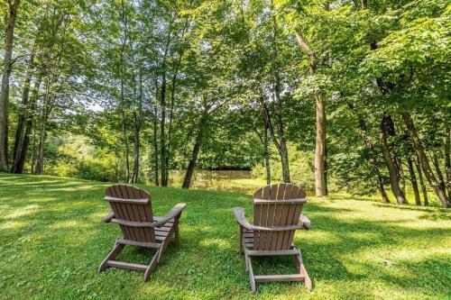 Beautiful Private Oasis - On The River's Edge