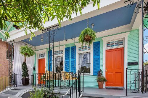 2bd French Luxury W/ Courtyard