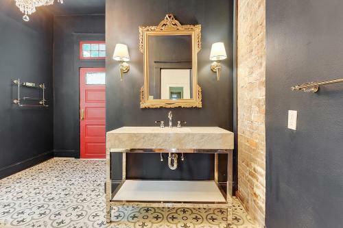 2bd French Luxury W/ Courtyard