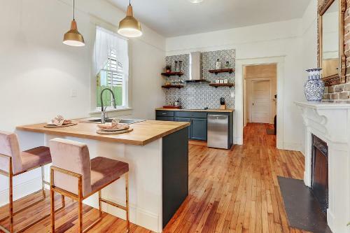 2bd French Luxury W/ Courtyard