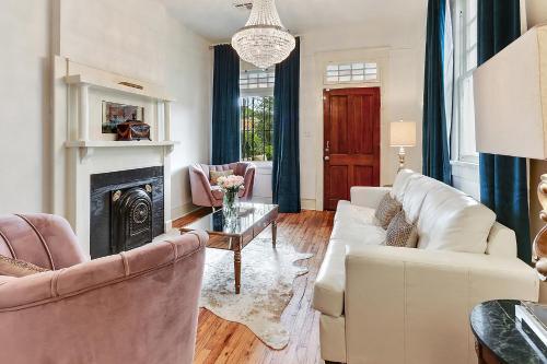 2bd French Luxury W/ Courtyard