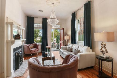 2bd French Luxury W/ Courtyard