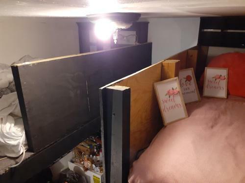 Albergue 30 Day Stay Minimum Required Loft Beds