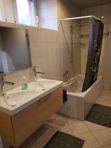 Apartamento Ferienwohnung Alte Linde