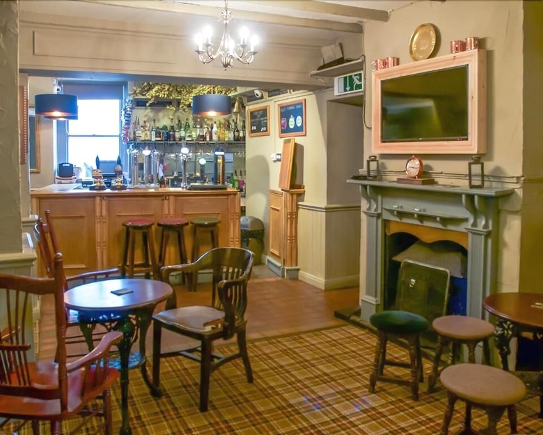 Hostal Castle Court