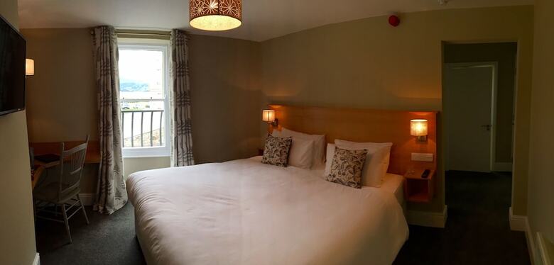 Hostal Castle Court