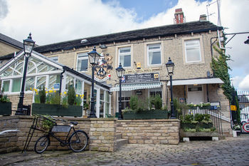 Huddersfield Central Lodge Hotel