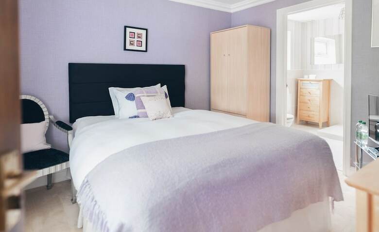 Hostal Elizabeth House Hotel
