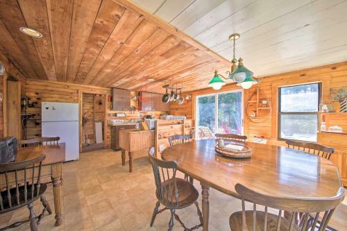 Cozy Cottage On Cat Cove With Wraparound Deck!