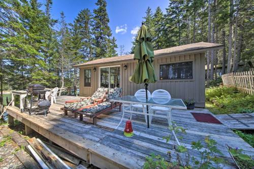 Cozy Cottage On Cat Cove With Wraparound Deck!