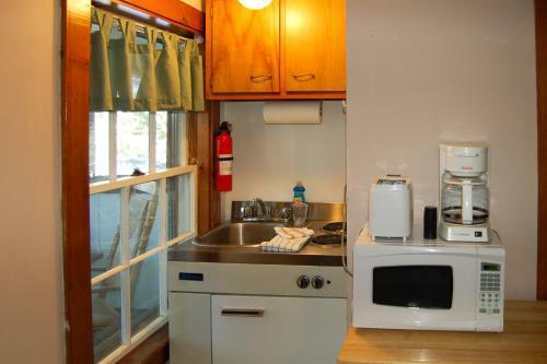 Bayview Cottages & Retreats