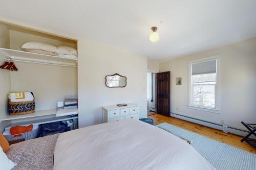 Sunny East Ender