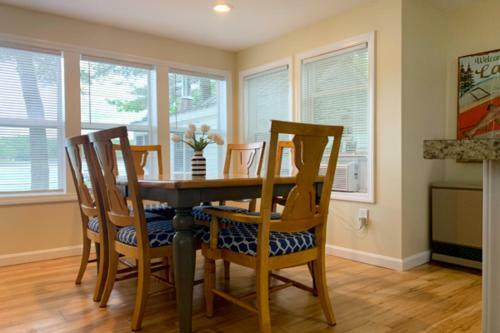 Lakehouse Cottage