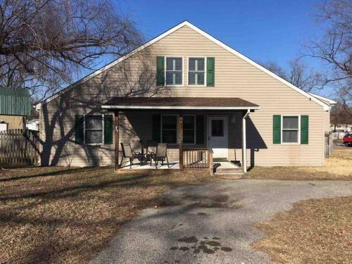 Entire Private Home - 2 Bedroom. Sleeps 3+