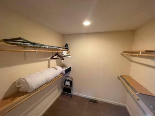 Entire Private Home - 2 Bedroom. Sleeps 3+