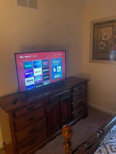 Entire Private Home - 2 Bedroom. Sleeps 3+