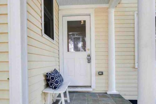 Home Away From Home (annapolis, Md)