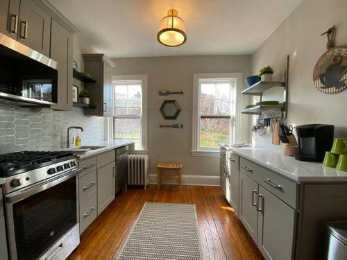 Spectacular Location Two Bedroom State Circle Apartment