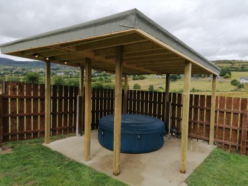 Lovely 3-bed Cabin In Meigh