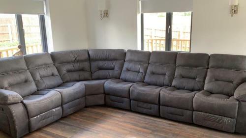 Lovely 3-bed Cabin In Meigh