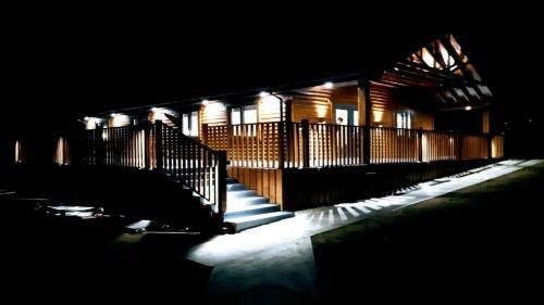 Lovely 3-bed Cabin In Meigh