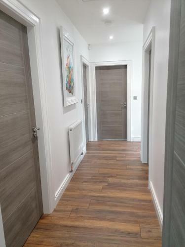 Lovely 3-bed Cabin In Meigh