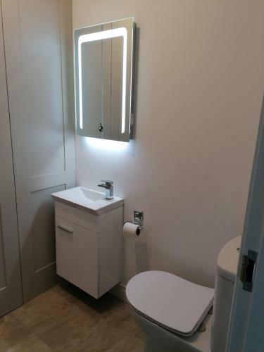 Lovely 3-bed Cabin In Meigh