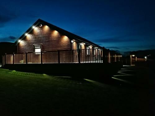 Lovely 3-bed Cabin In Meigh