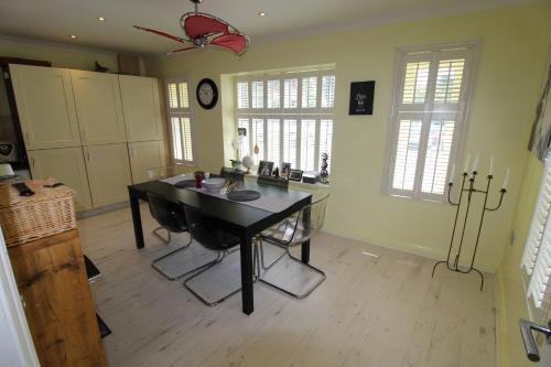 Beautifully Presented Three Bedroom House In Poole