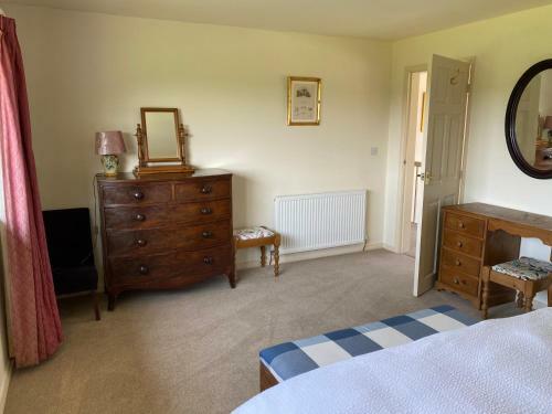 Massive Enclosed Garden & Stunning Views St Asaph
