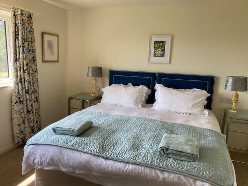 Massive Enclosed Garden & Stunning Views St Asaph