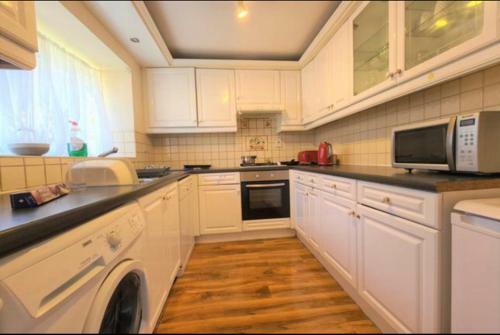 Nice 3-bed House In Farnham Royal Slough