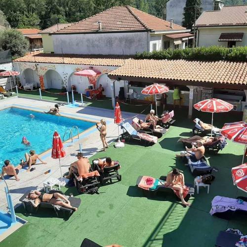 Hostal B&B The Sun Swimming & Pool