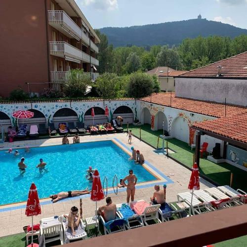 Hostal B&B The Sun Swimming & Pool
