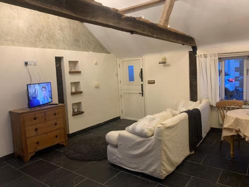 Beautiful 1-bed House In Gloucestershire