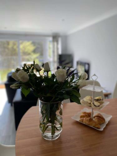 Captivating 2-bed Villa In Millendreath Near Looe