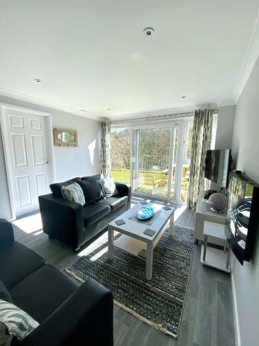 Captivating 2-bed Villa In Millendreath Near Looe