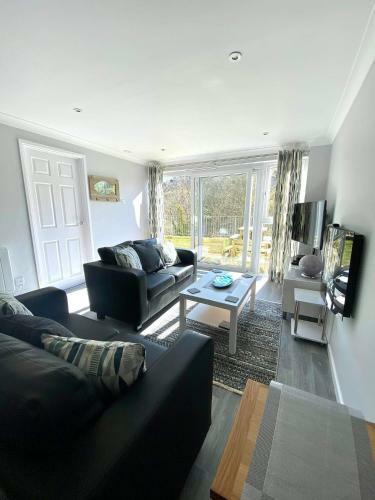 Captivating 2-bed Villa In Millendreath Near Looe