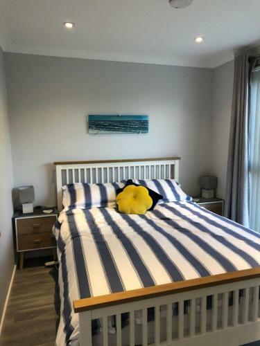 Captivating 2-bed Villa In Millendreath Near Looe
