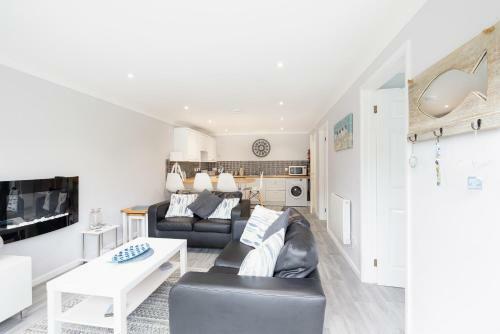 Captivating 2-bed Villa In Millendreath Near Looe
