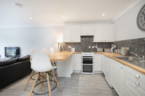 Captivating 2-bed Villa In Millendreath Near Looe