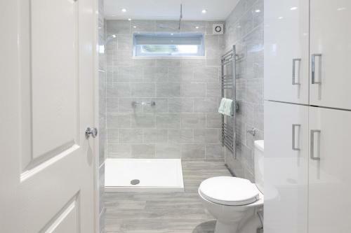 Captivating 2-bed Villa In Millendreath Near Looe