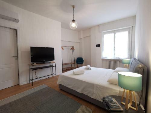 Vicolo Leoni 2brd Apartment