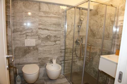 Vicolo Leoni 2brd Apartment