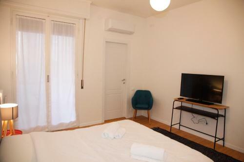 Vicolo Leoni 2brd Apartment